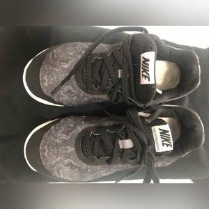 GUC Women’s Nike FLEXEXPERIENCE Running Shoes Black/Gray/white